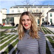 Étudiante en master 1 à Sciences Po Paris, ayant fait toute ma scolarité en anglais depuis le bac et parlant couramment espagnol, j'ai déjà de l'experience en tant que professeure particulier